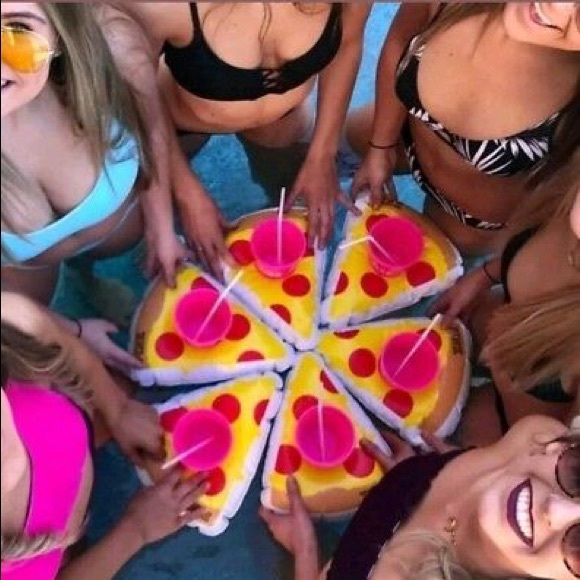 ❗️SOLD❗️PINK Cup with float and water resistant - Picture 3 of 6